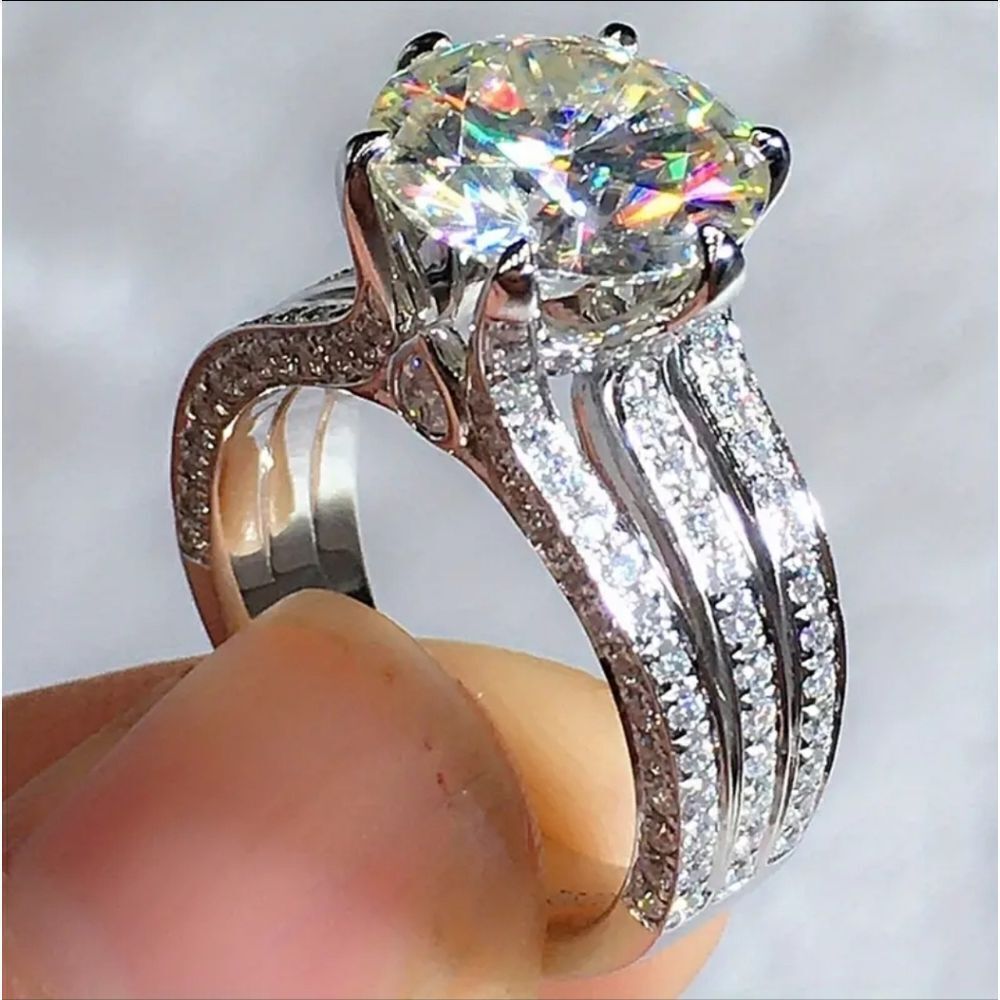 Ladies Simulated Diamond 6 prong setting wedding ring sz 6